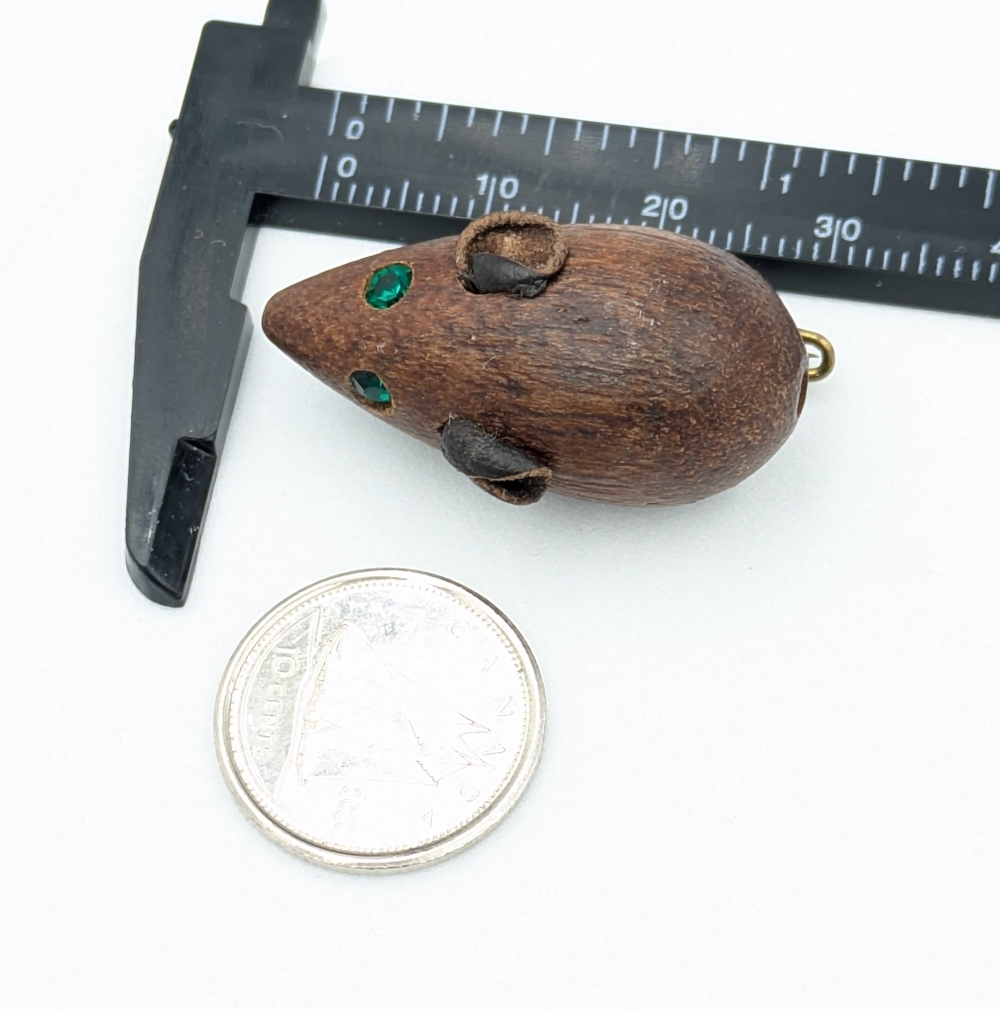 Vintage Danish Teak MCM Mouse Brooch, Green Rhinestone Eyes, Leather Details - Picture 2 of 5